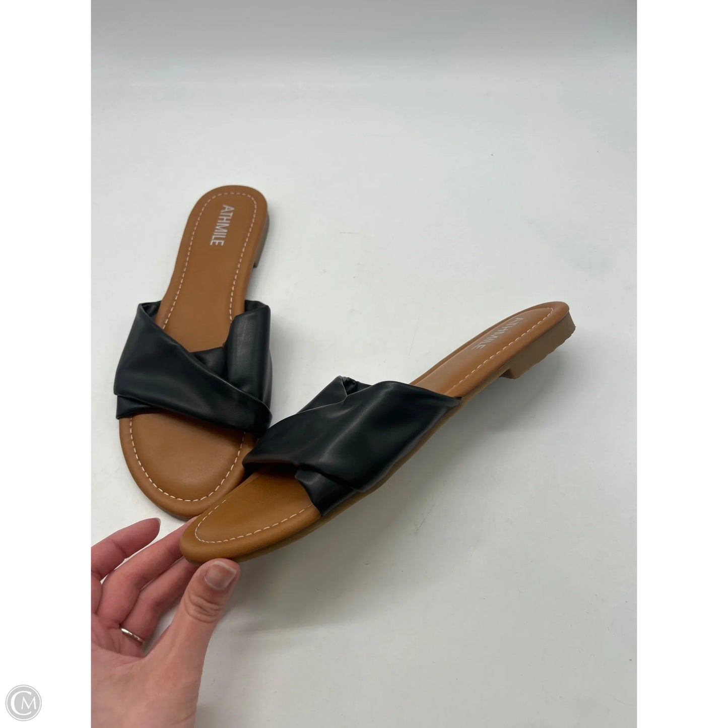 Sandals Flats By Clothes Mentor In Black, Size: 9