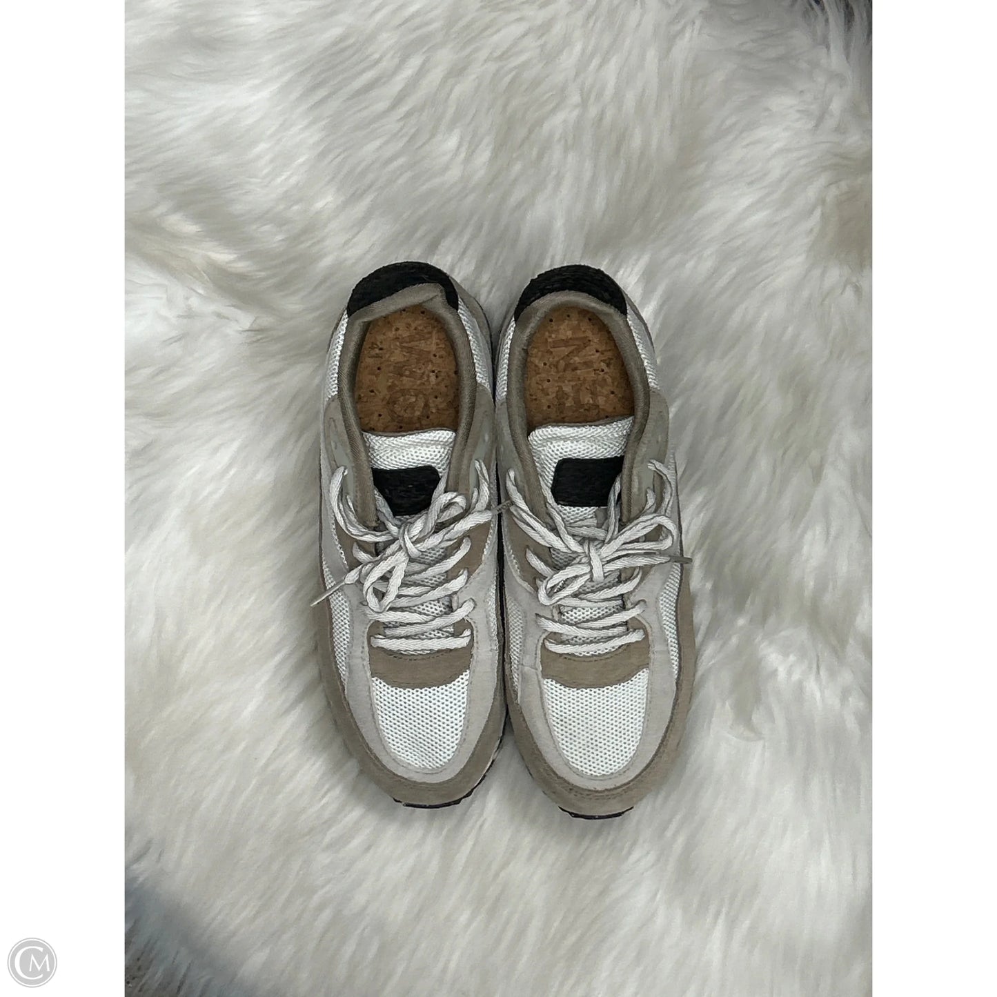 Shoes Sneakers By Clothes Mentor In Tan, Size: 10