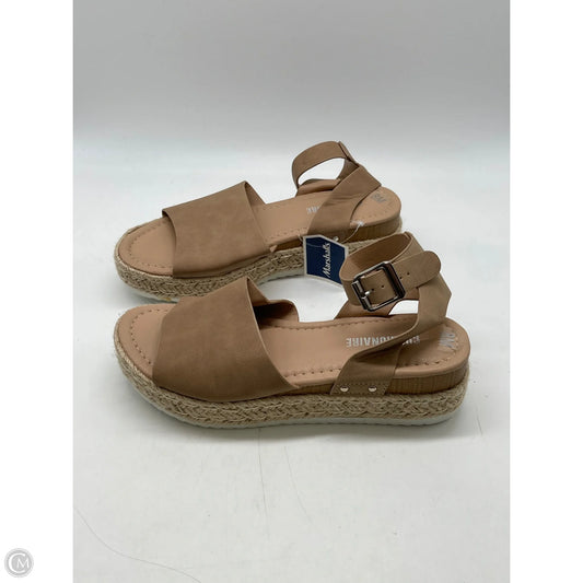 Sandals Flats By Cushionaire In Tan, Size: 8