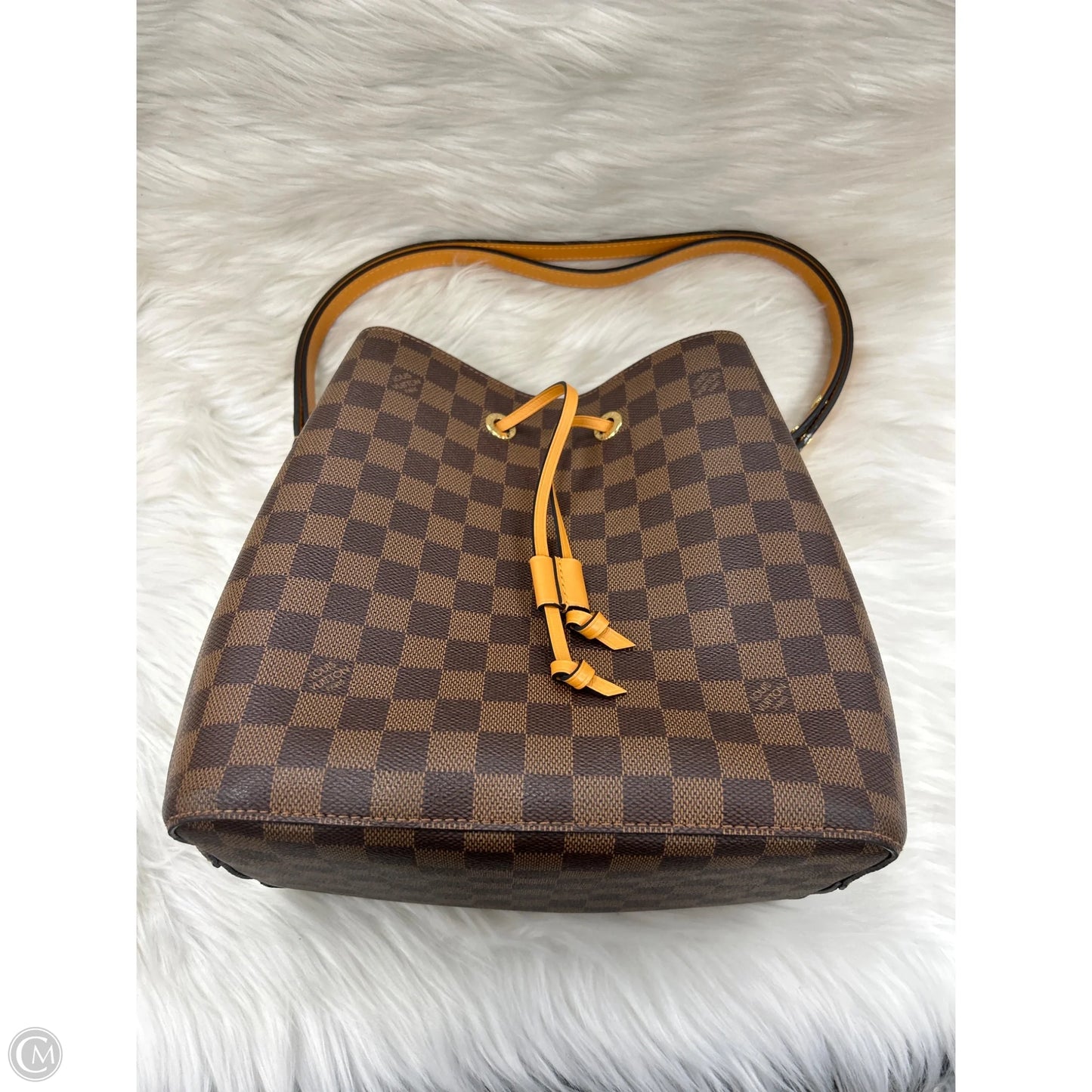 Handbag Luxury Designer By Louis Vuitton, Size: Medium