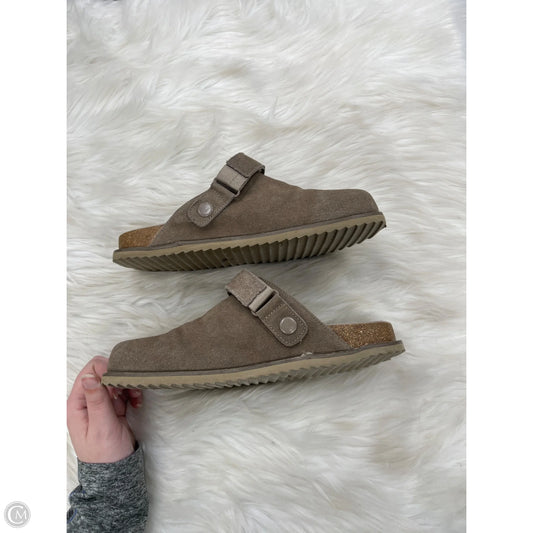 Shoes Flats By Cushionaire In Brown, Size: 7.5