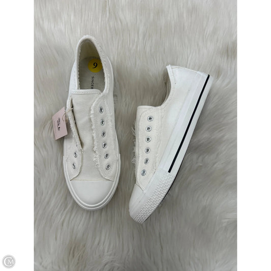 Shoes Sneakers By Sincerely Jules In White, Size: 9