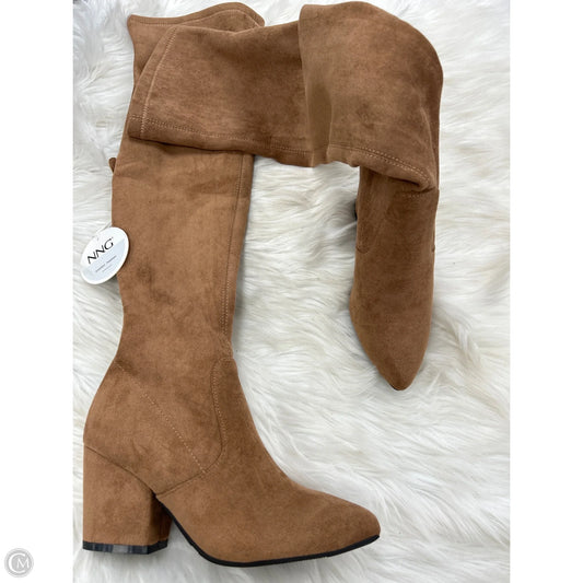 Boots Knee Heels By Clothes Mentor In Brown, Size: 7