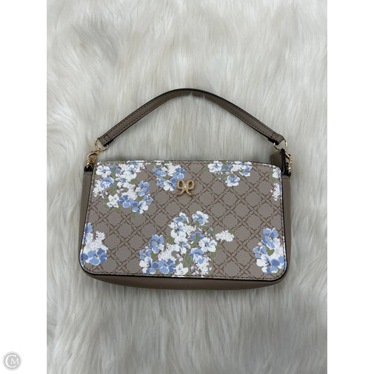 Wristlet By Clothes Mentor, Size: Medium
