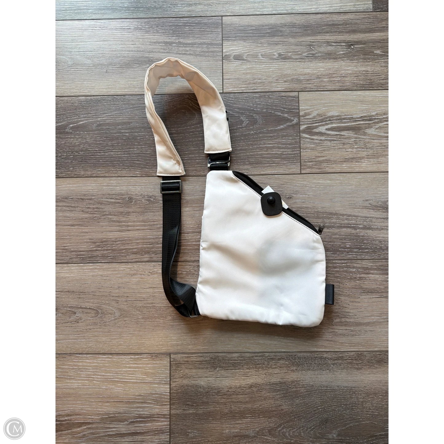 Crossbody By Clothes Mentor, Size: Medium