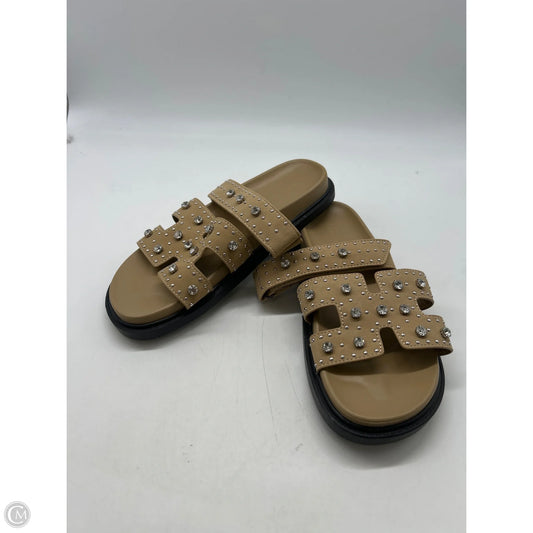Sandals Flats By Clothes Mentor In Tan, Size: 7