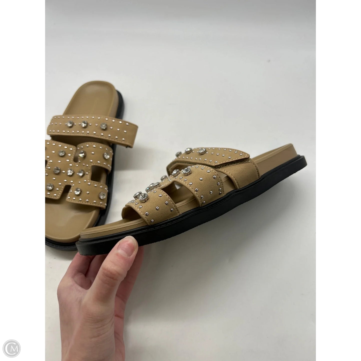 Sandals Flats By Clothes Mentor In Tan, Size: 7