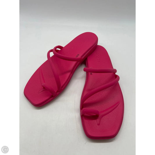 Sandals Flats By Crocs In Pink, Size: 11