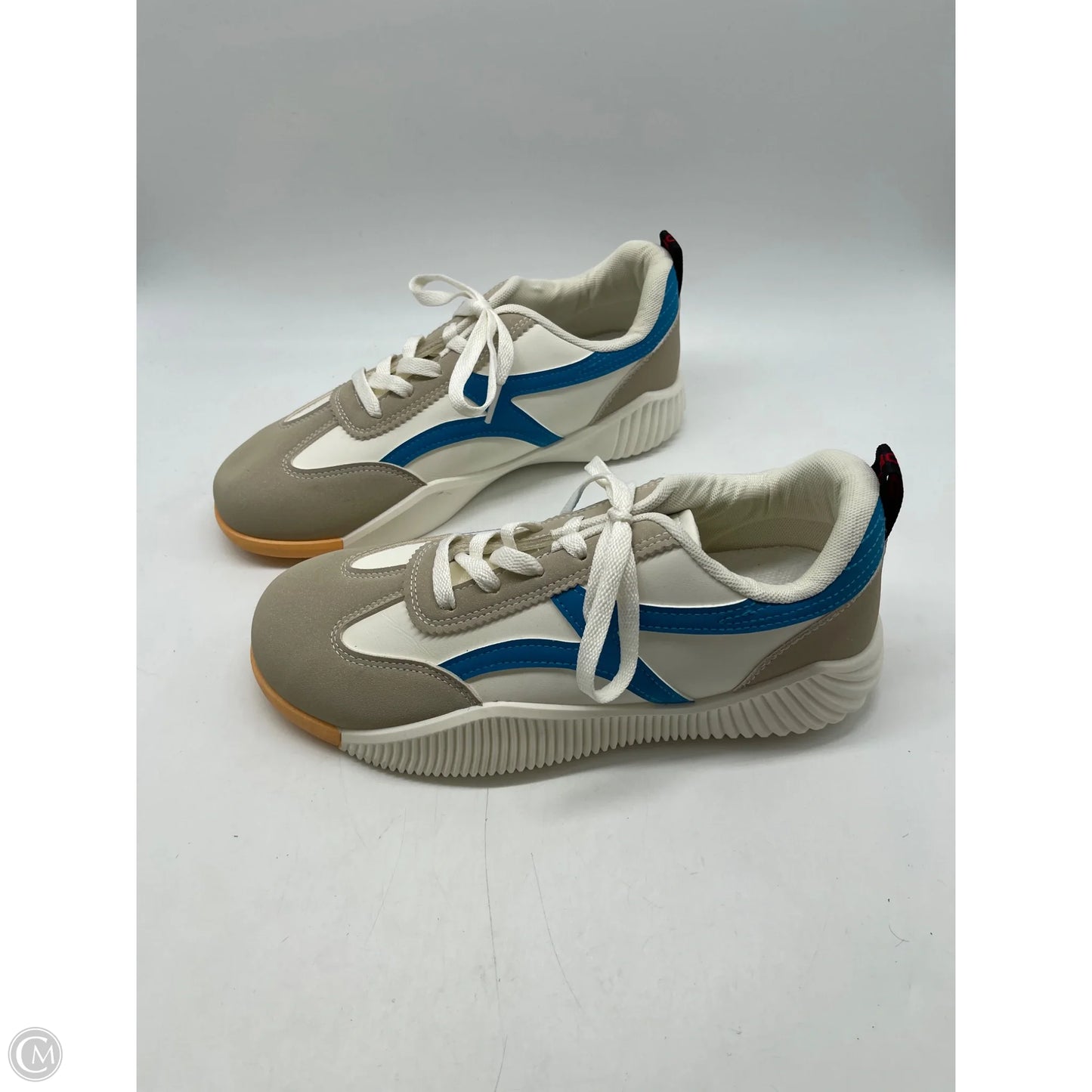 Shoes Sneakers By Clothes Mentor In White, Size: 10