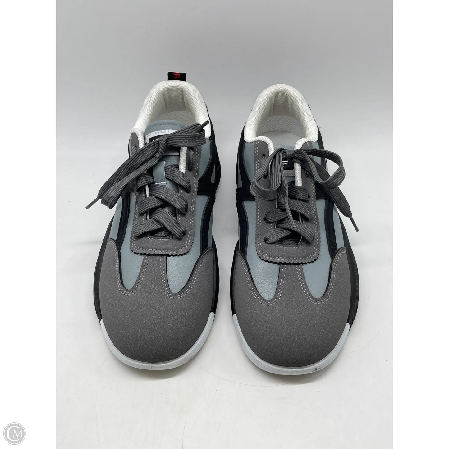 Shoes Sneakers By Clothes Mentor In Grey, Size: 10