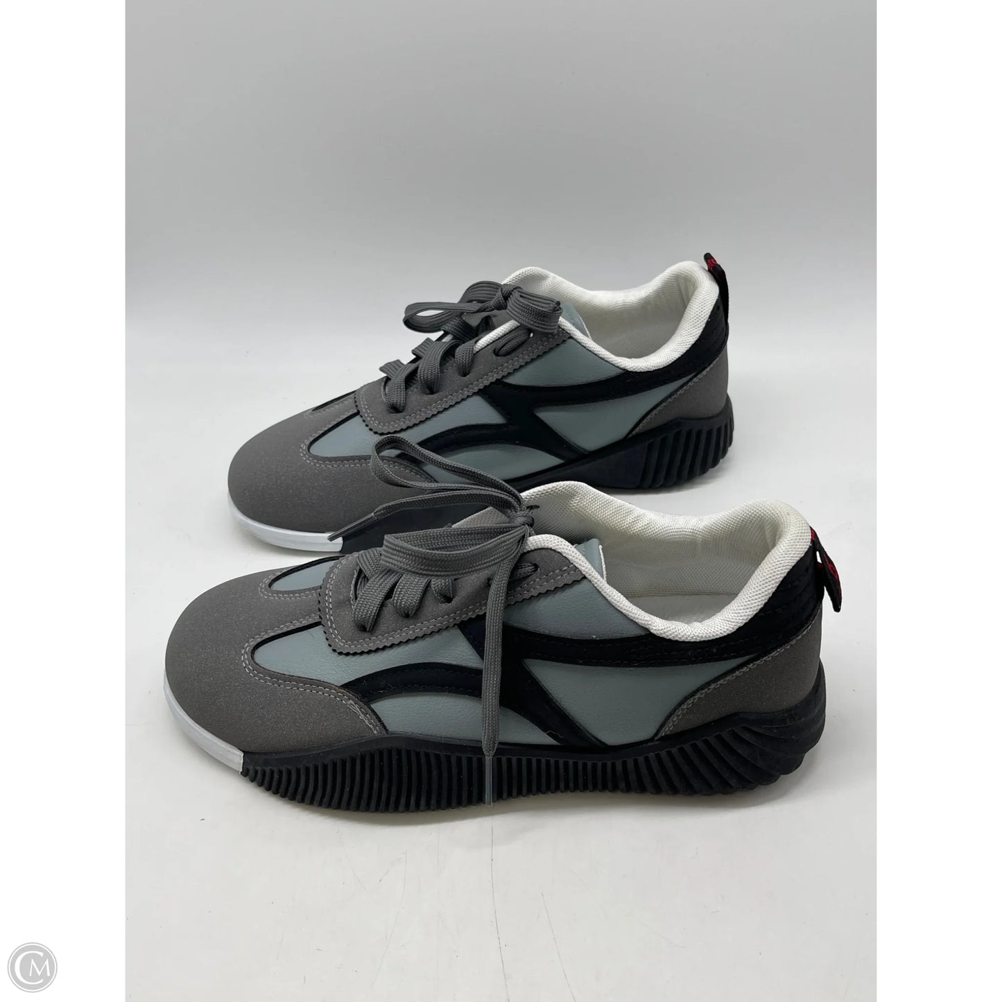 Shoes Sneakers By Clothes Mentor In Grey, Size: 10