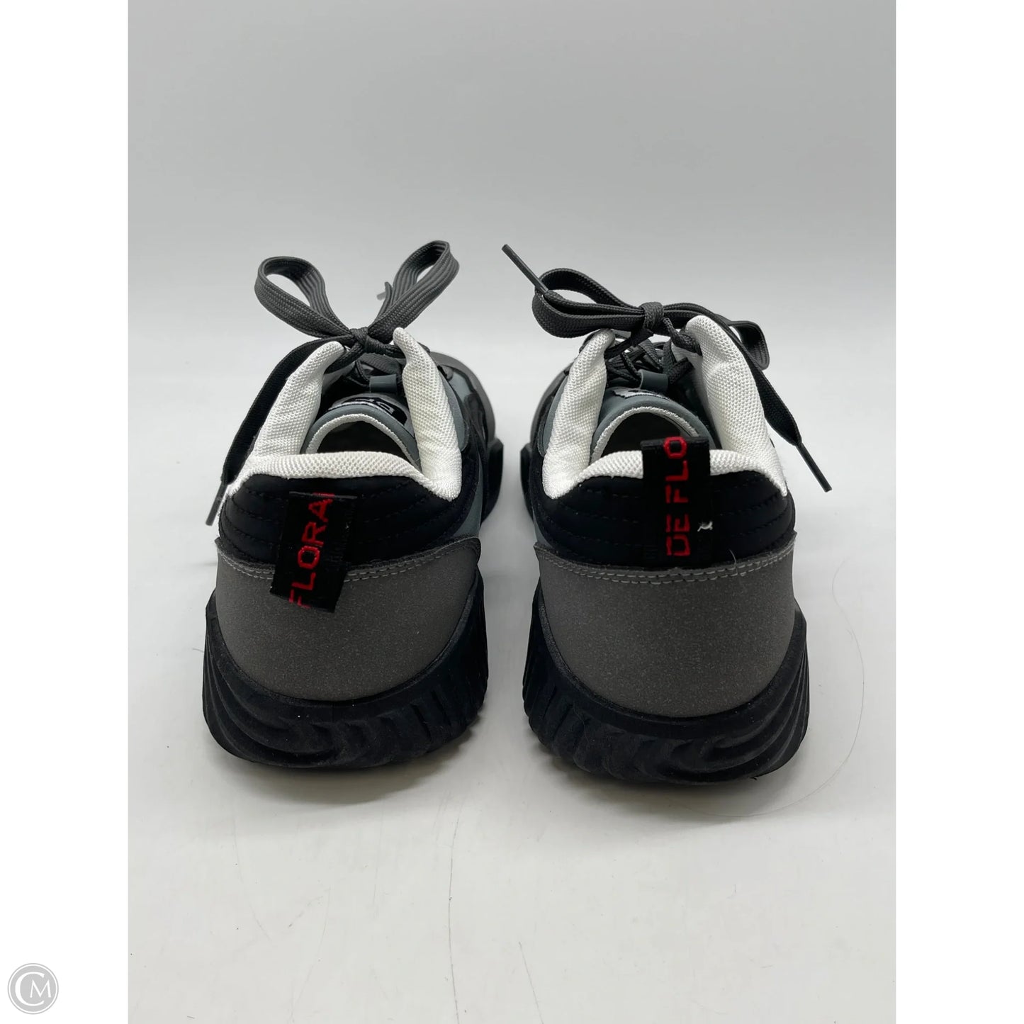 Shoes Sneakers By Clothes Mentor In Grey, Size: 10