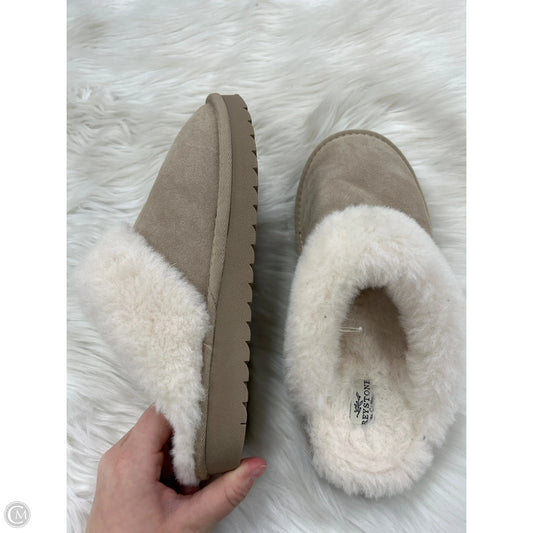 Shoes Flats By Clothes Mentor In Beige, Size: 8.5