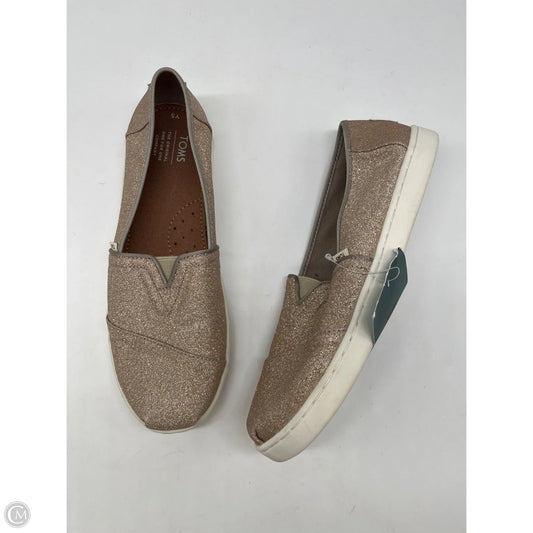 Shoes Flats By Toms In Gold, Size: 5