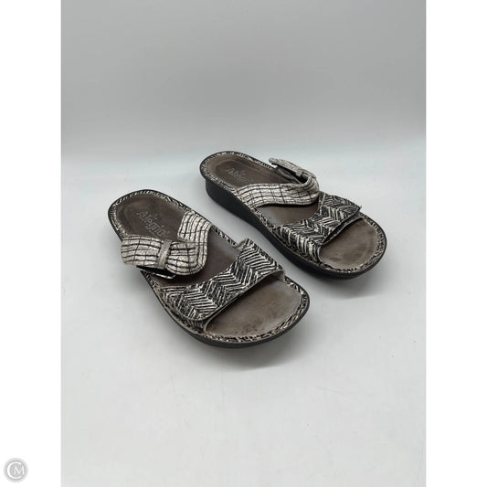 Sandals Flats By Alegria In Cream, Size: 8.5