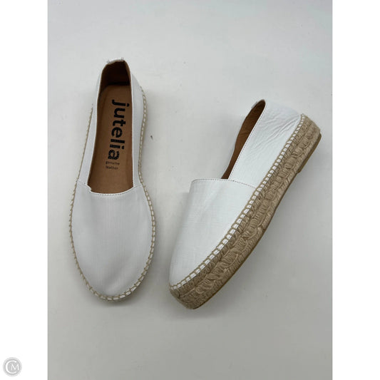 Shoes Flats By Clothes Mentor In White, Size: 8.5