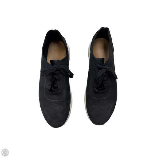 Shoes Designer By Ugg In Black, Size: 11