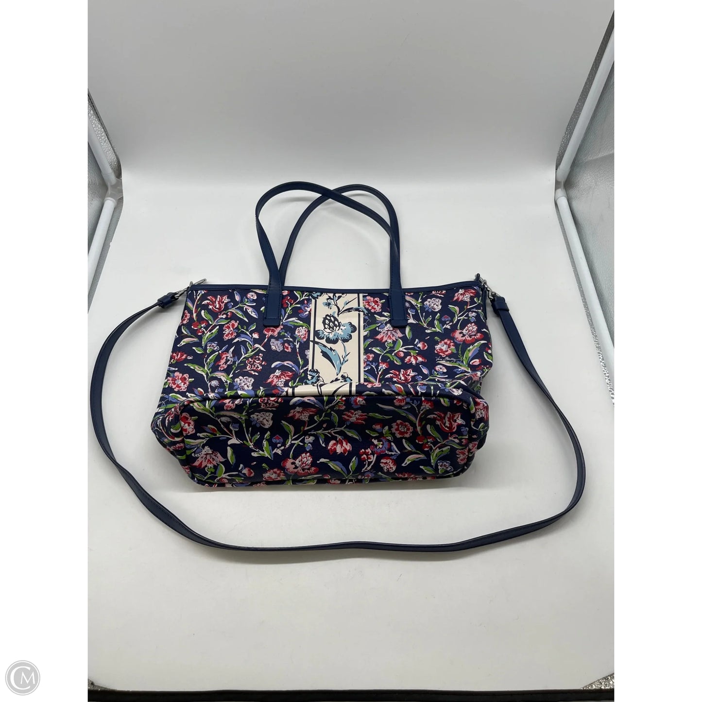 Handbag By Vera Bradley, Size: Small