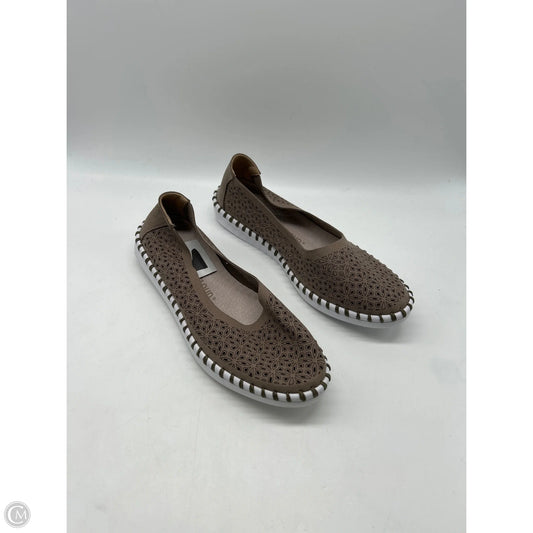 Shoes Flats By Clothes Mentor In Brown, Size: 11