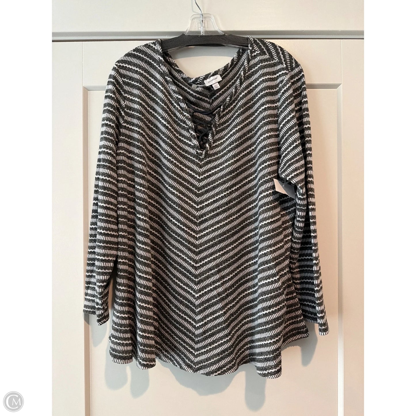 Top Long Sleeve By Avenue In Grey, Size: 3x
