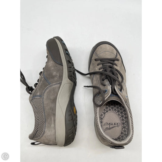 Shoes Hiking By Dansko In Tan, Size: 7