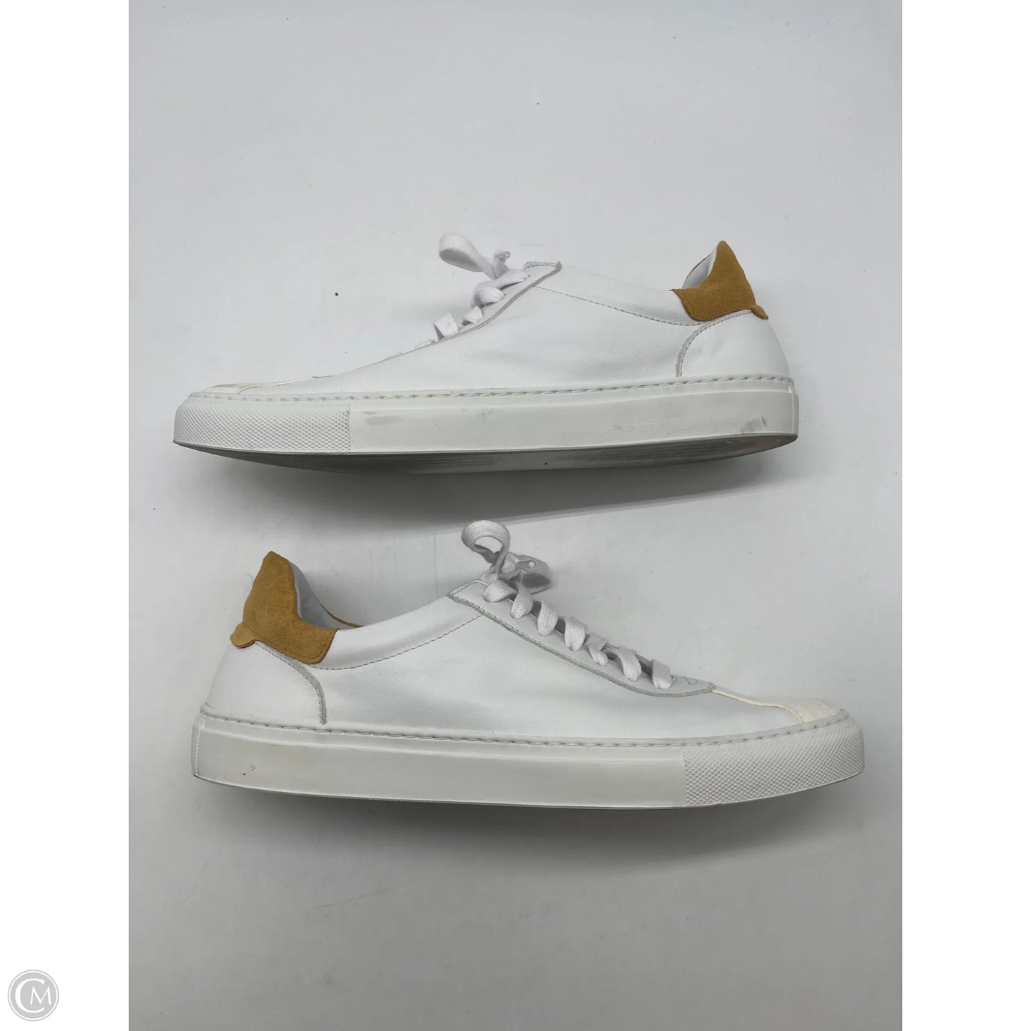 Shoes Sneakers By Clothes Mentor In White, Size: 10