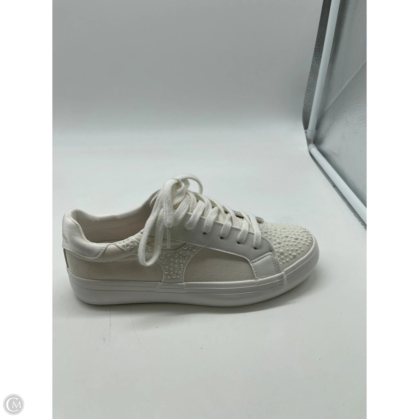 Shoes Sneakers By Sugar In White, Size: 8