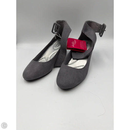 Shoes Heels Wedge By Dexflex In Grey, Size: 8.5