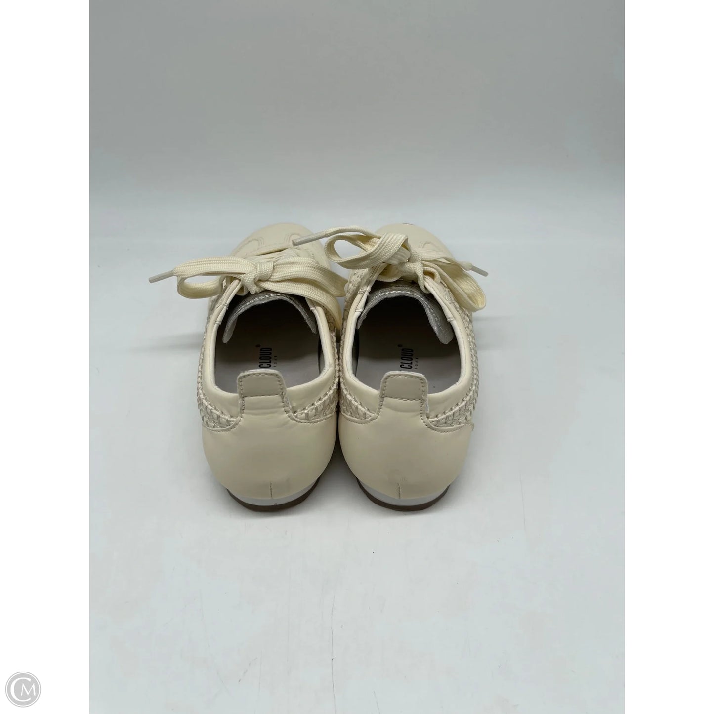 Shoes Sneakers By Clothes Mentor In Cream, Size: 7