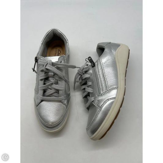 Shoes Sneakers By Clarks In Silver, Size: 6