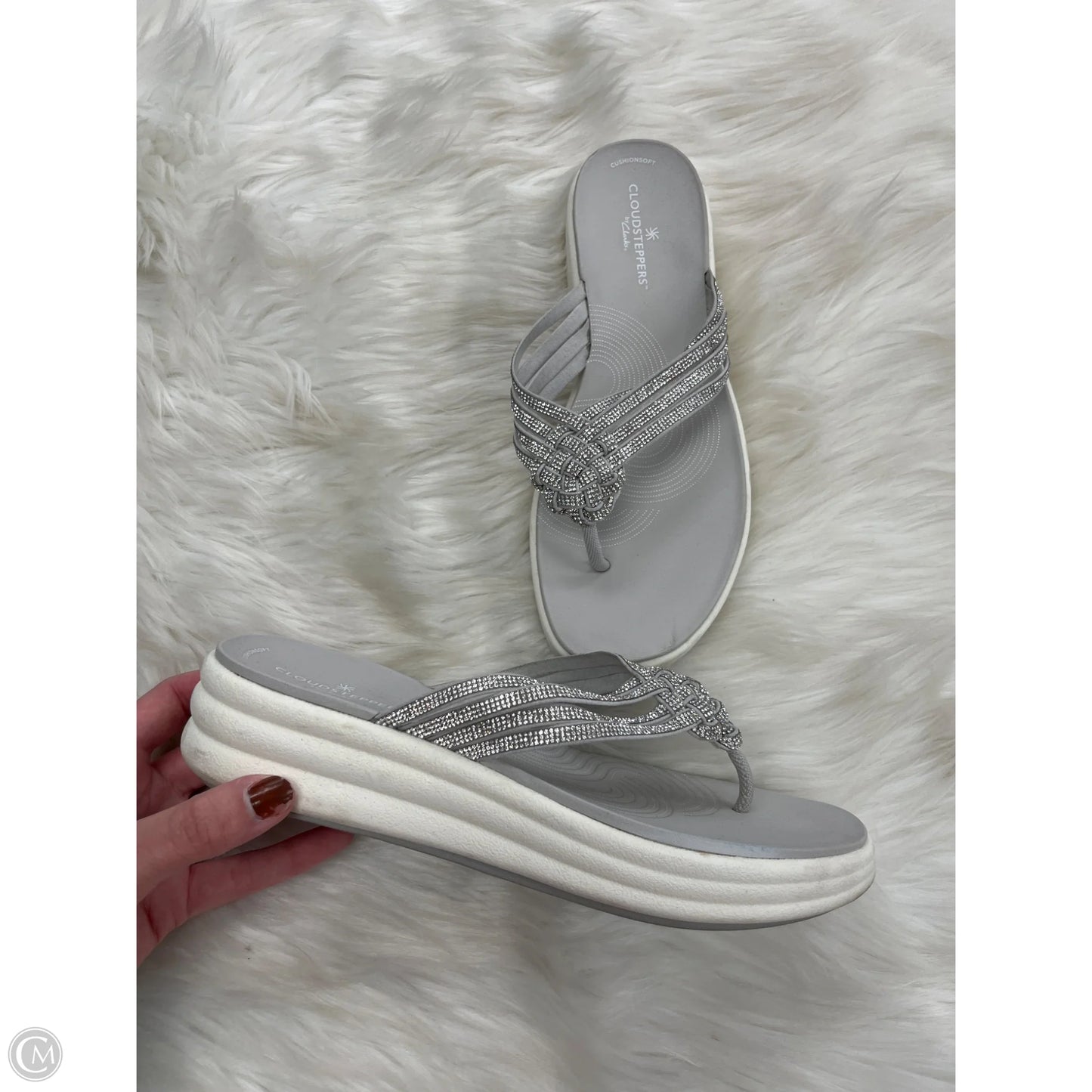 Sandals Flip Flops By Clarks In Grey, Size: 8