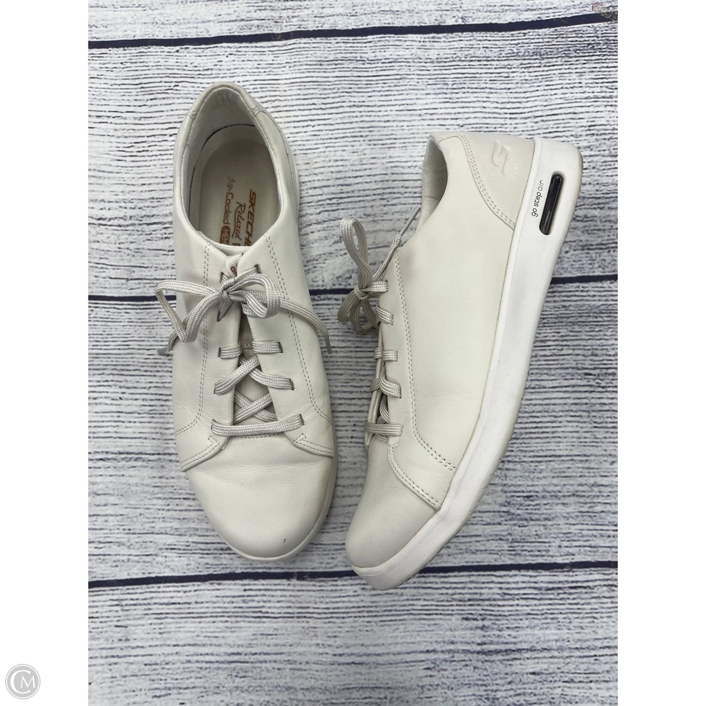 Shoes Sneakers By Skechers In Cream, Size: 10