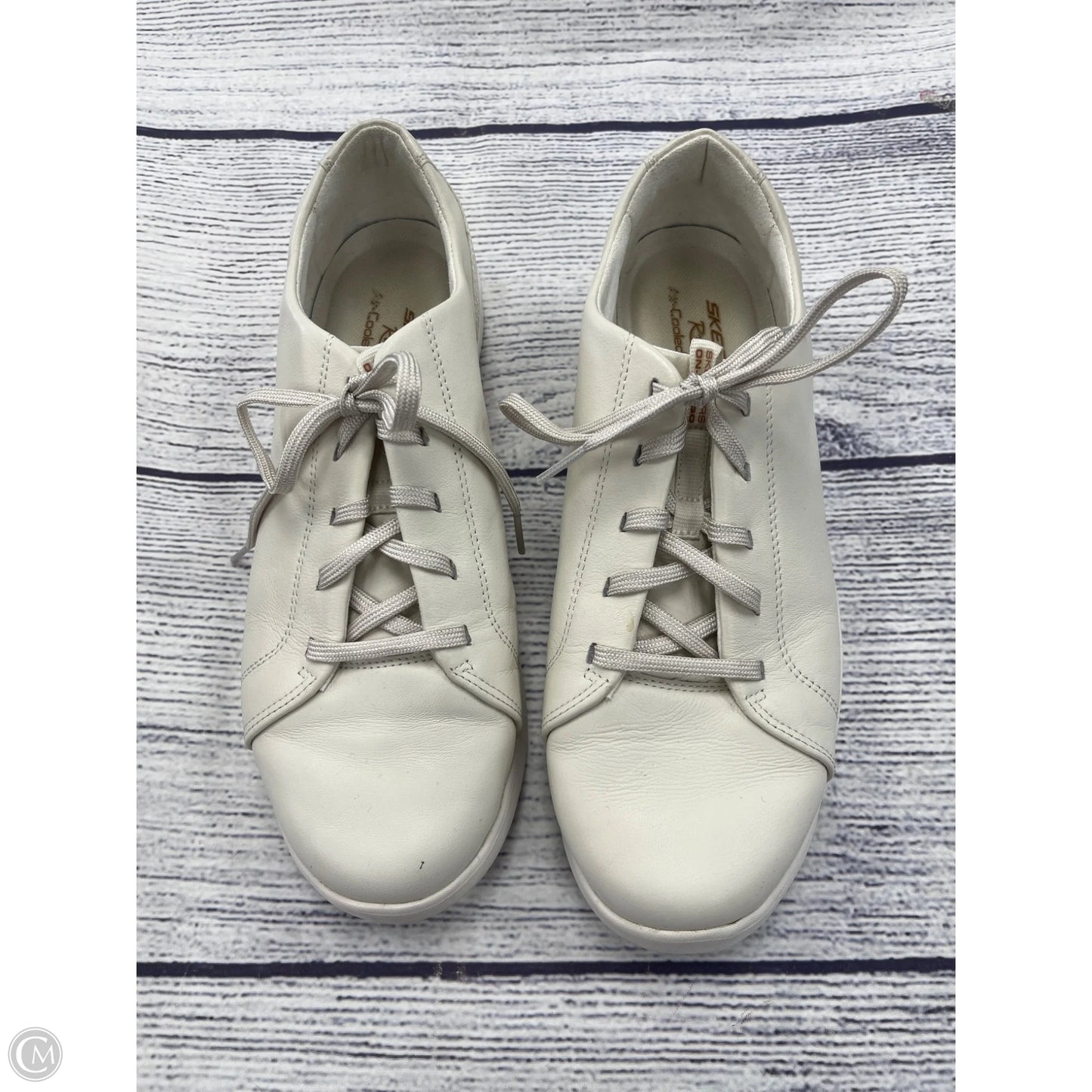 Shoes Sneakers By Skechers In Cream, Size: 10