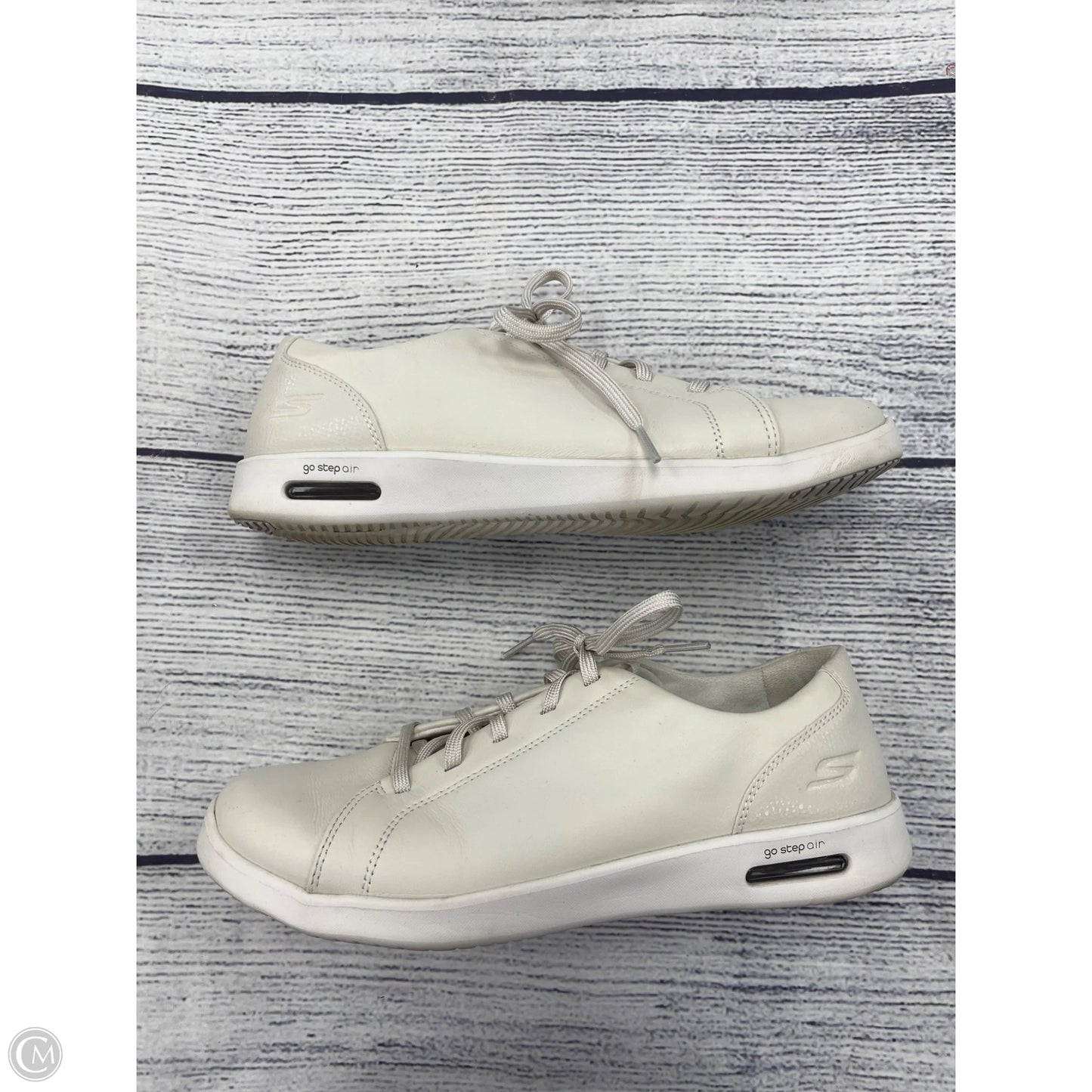 Shoes Sneakers By Skechers In Cream, Size: 10