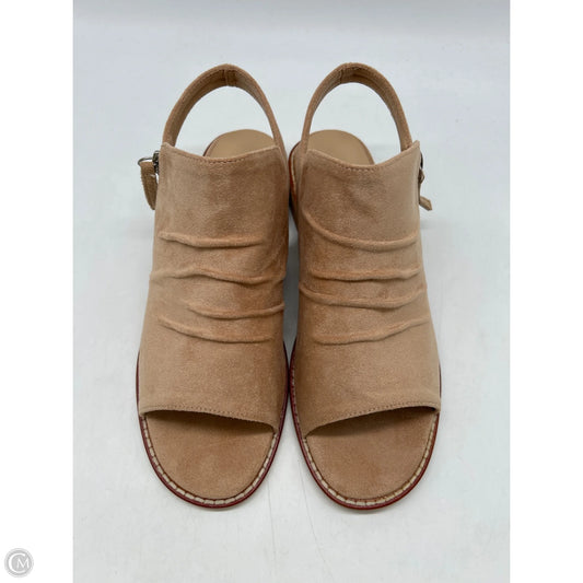Sandals Flats By Clothes Mentor In Brown, Size: 7.5