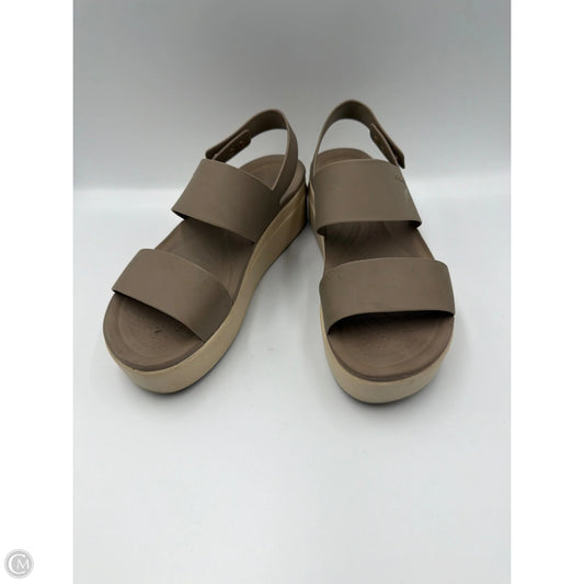 Sandals Heels Platform By Crocs In Brown, Size: 8