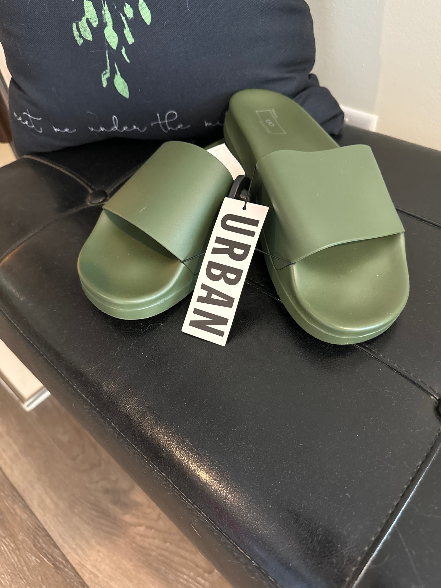 Sandals Sport By Urban Outfitters In Green, Size: 10.5