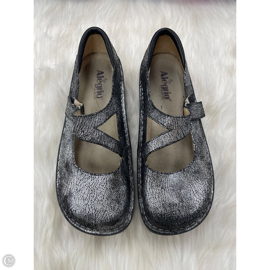 Shoes Flats By Alegria In Silver, Size: 10.5
