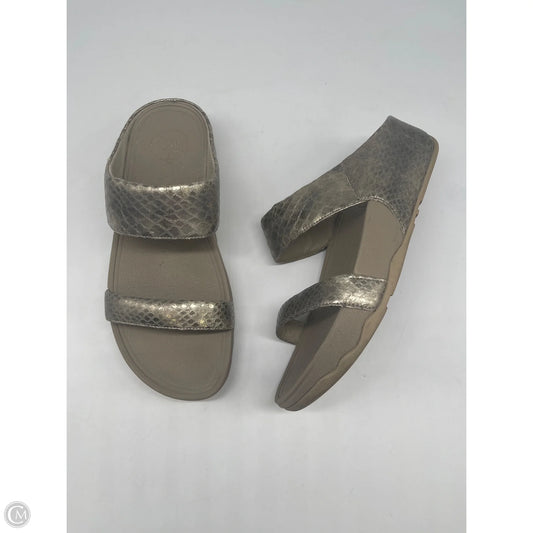 Sandals Flats By Fitflop In Gold, Size: 7