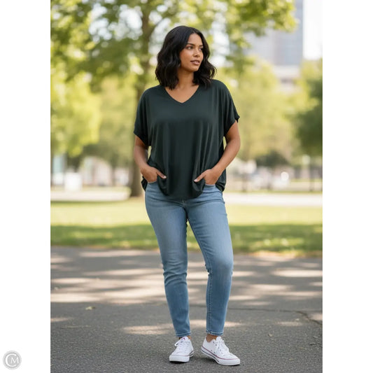 Top Short Sleeve By Maurices In Black, Size: 2x