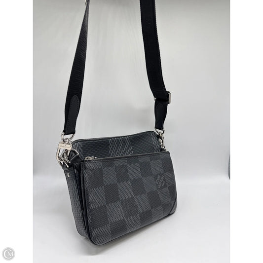 Crossbody Luxury Designer By Louis Vuitton, Size: Medium