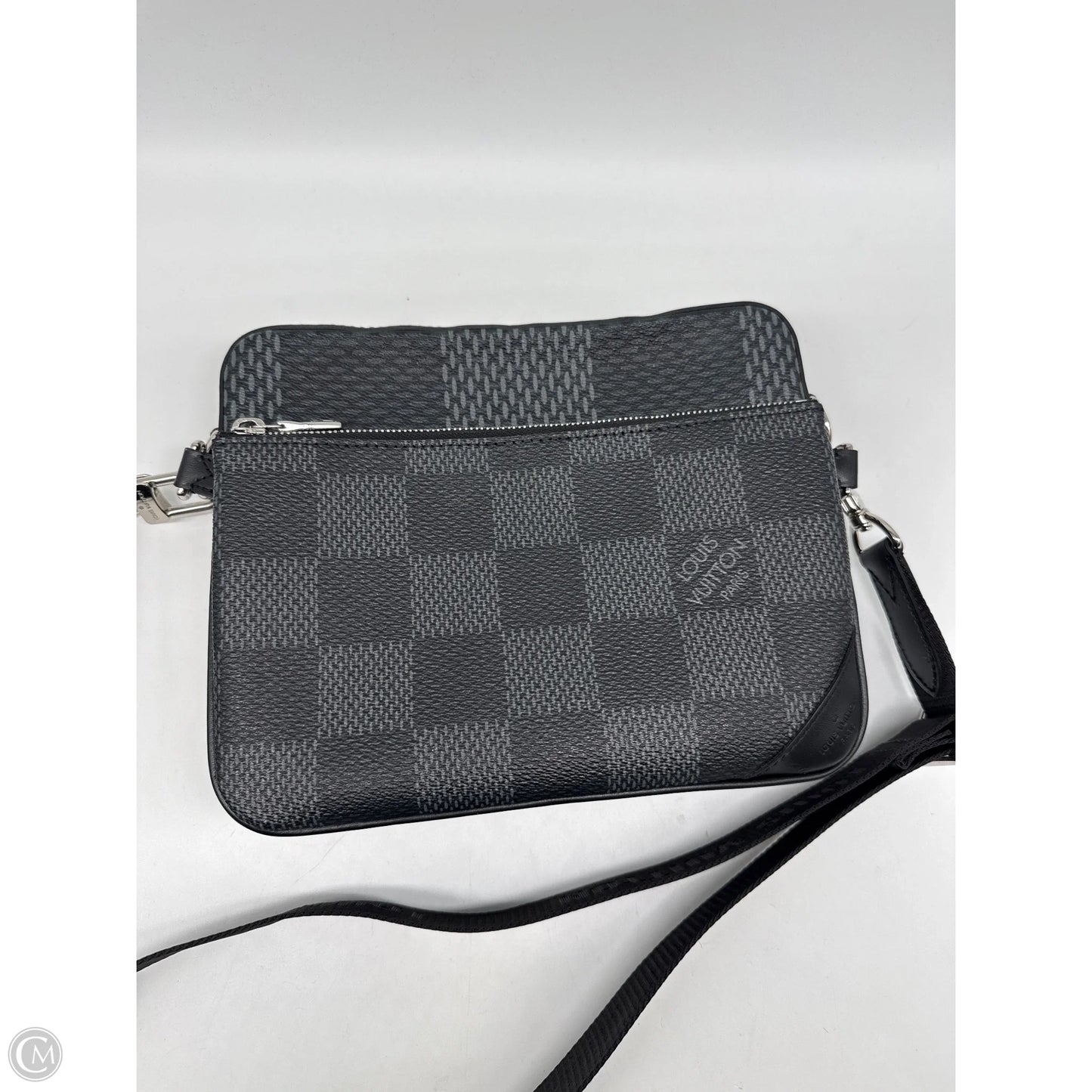 Crossbody Luxury Designer By Louis Vuitton, Size: Medium