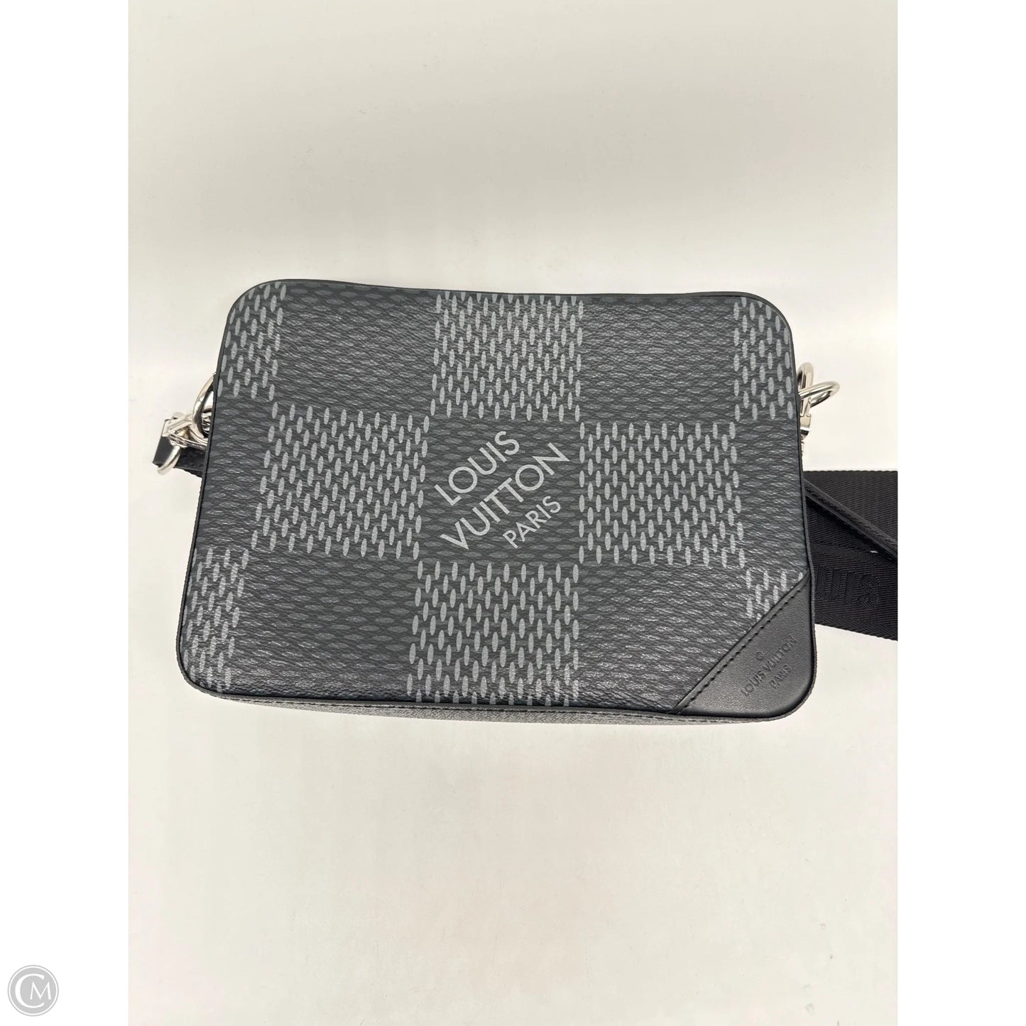 Crossbody Luxury Designer By Louis Vuitton, Size: Medium