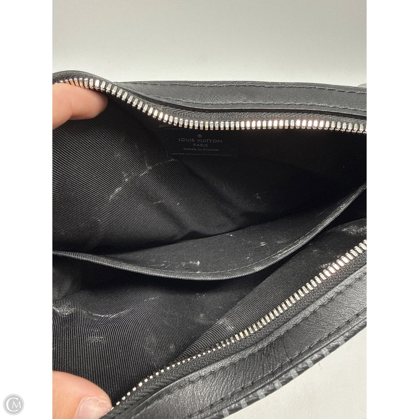 Crossbody Luxury Designer By Louis Vuitton, Size: Medium