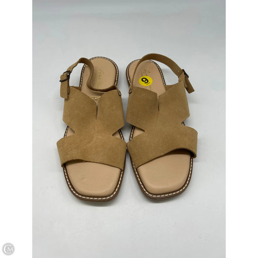 Sandals Flats By Clothes Mentor In Tan, Size: 9