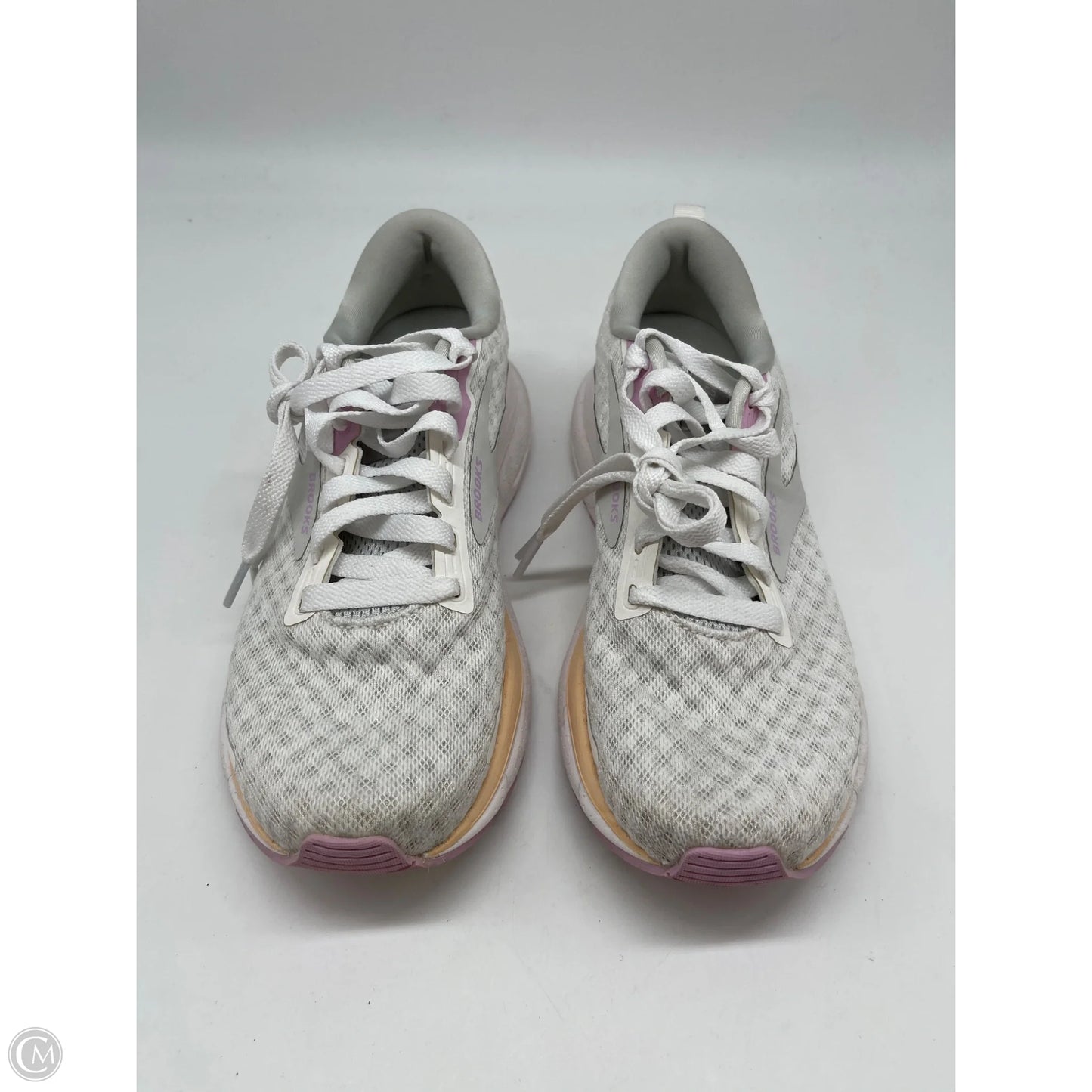 Shoes Athletic By Brooks In White, Size: 6.5