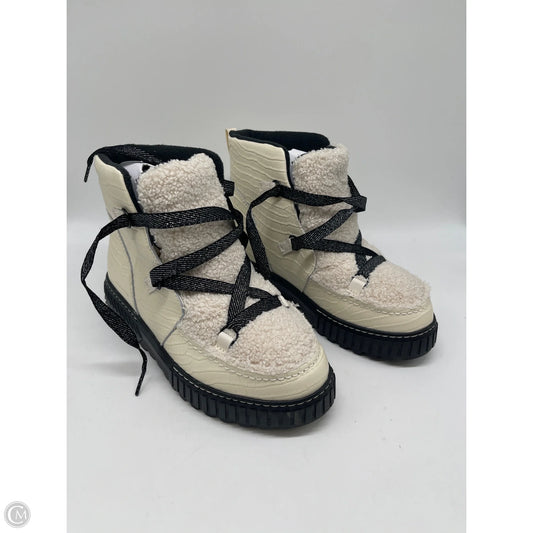 Boots Ankle Flats By Sorel In White, Size: 9.5