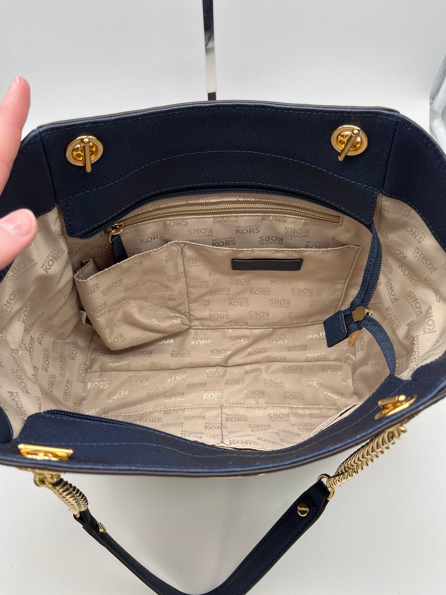 Handbag Designer By Michael Kors  Size: Medium