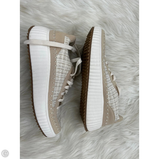 Shoes Sneakers By Serra In Tan, Size: 9