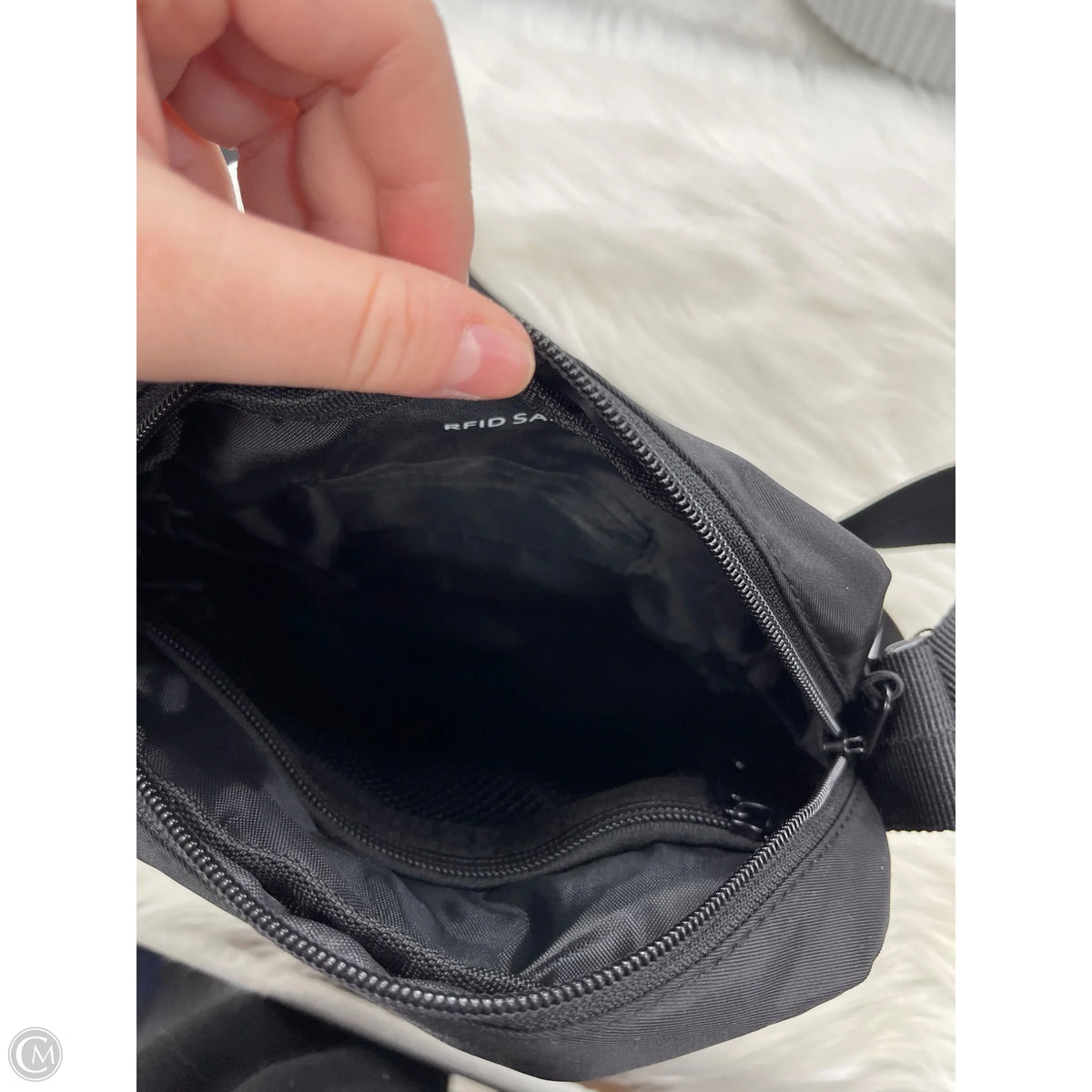 Handbag By Clothes Mentor, Size: Medium